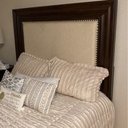 Wooden Queen Bed Set - Nightstand, Dresser & Lamp