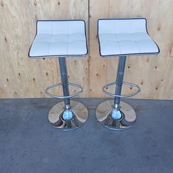 Bar stools not free