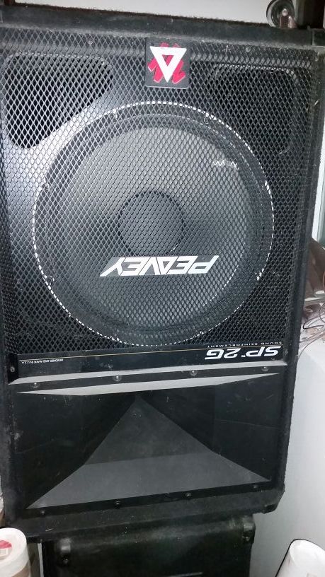 Peavey speakers