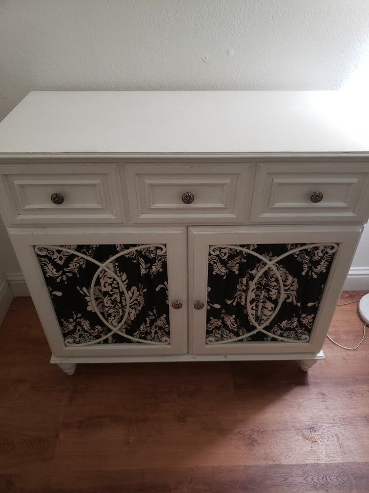Black And Whte Dresser