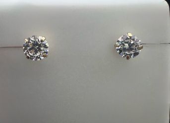 NEW- 14K gold earring Studs W 4mm moissanite diamond 💎