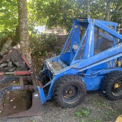 New Holland  High Reach Skid Steer  With Bucket And Grappel