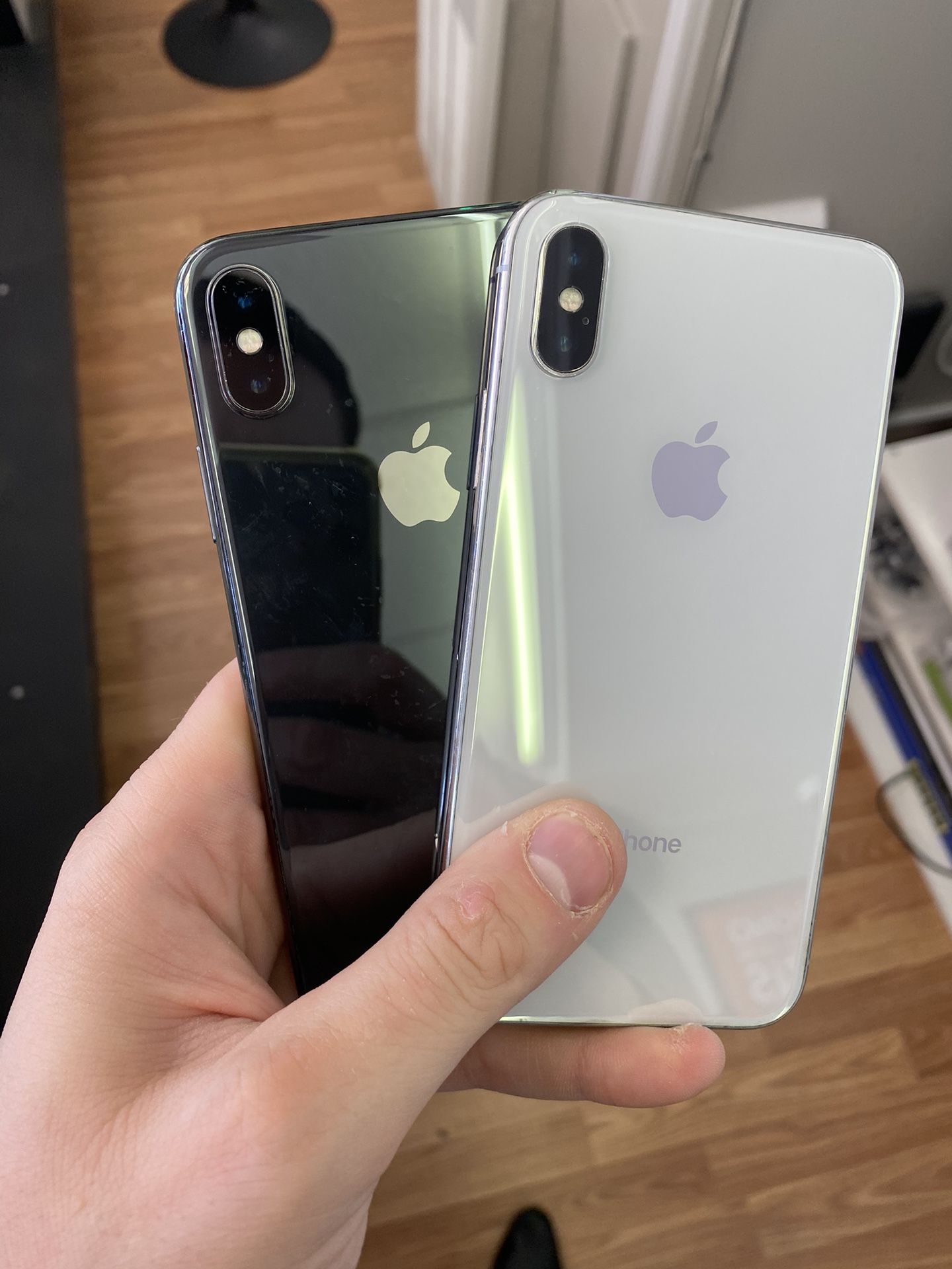 Unlocked iPhone X 64GB - All Colors