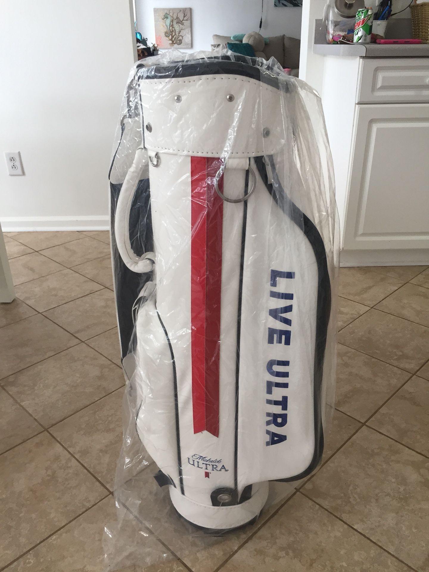 Michelob Ultra Golf Bag BRAND NEW for Sale in Virginia Beach, VA