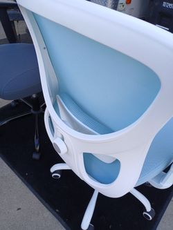 OFFICE CHAIR