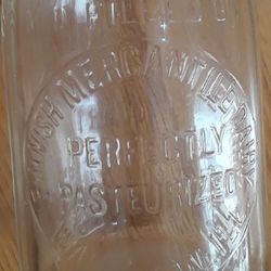 Vintage milk bottle. Waukegan Illinois. ONE QUART.  