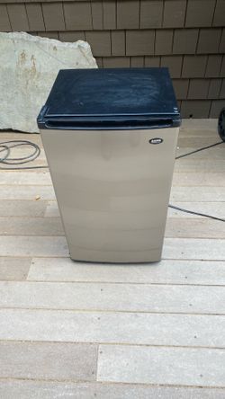 Mini fridge