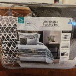 Twin, Black And White Bed Set