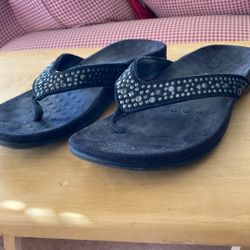 vionic Sandals, Black With Silver Studded Trim, Women’s Size 7, 