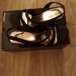  Women's Low Heel Size 6 1/2 Black Glitter