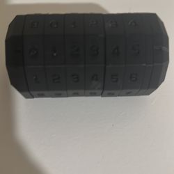 Mini cryptex