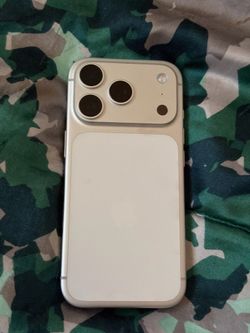 iPhone 17 pro white