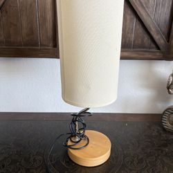 Faux Wood Grain Desk Lamp W/Woven Shade USB