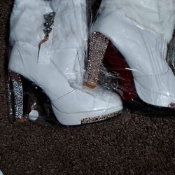 White Heeled Boots With Fur