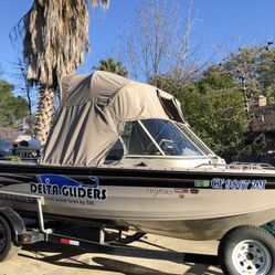 2002 Crestliner 19. Ft phantom.