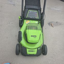 Self Propelled 80v Greenworks PRO mower Set