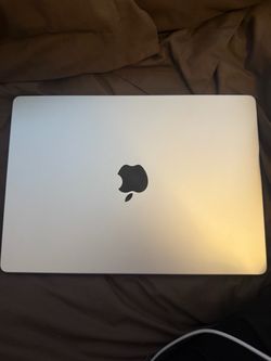 MacBook pro 14inch M5 sliver
