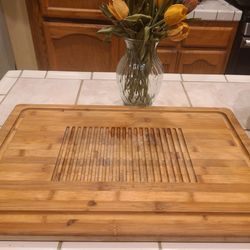La Sur Table Bread cutting board. Large