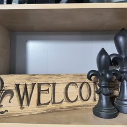 3 Pieces Of Fleur-de-lis Decor 