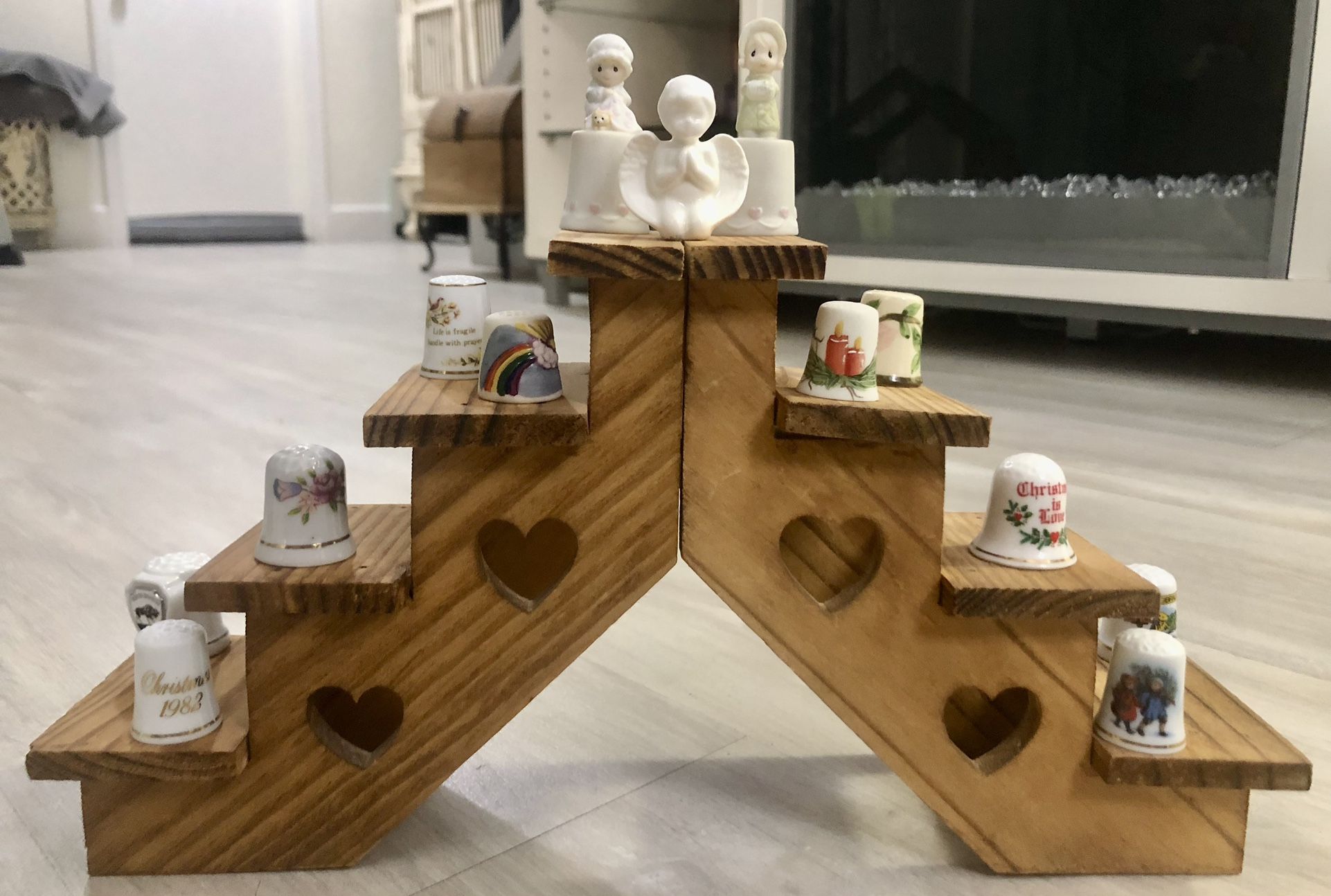 READ DESCRIPTSuper Cute Vintage Cut Out Heart Shaped And Staircase Design Wall Hanging  helves Unit