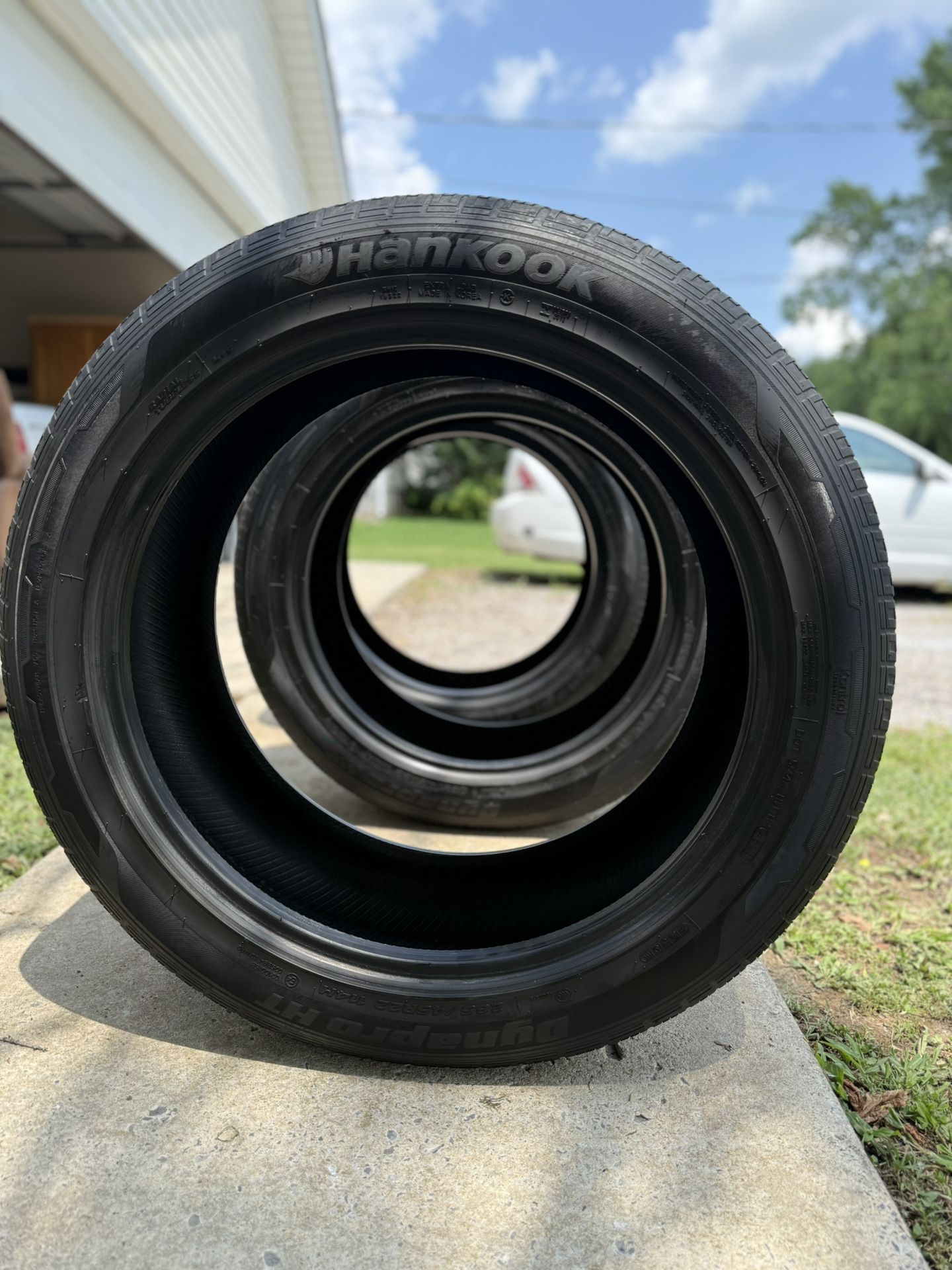 Set of 3 Hankook Dynapro HT 285/45R22 Tires – 75% Tread