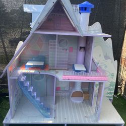LOL Surprise WINTER DISCO CHALET Doll House