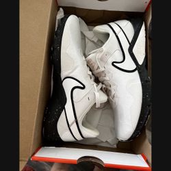 *** New**** Womens New Nike Shoes Size 6 