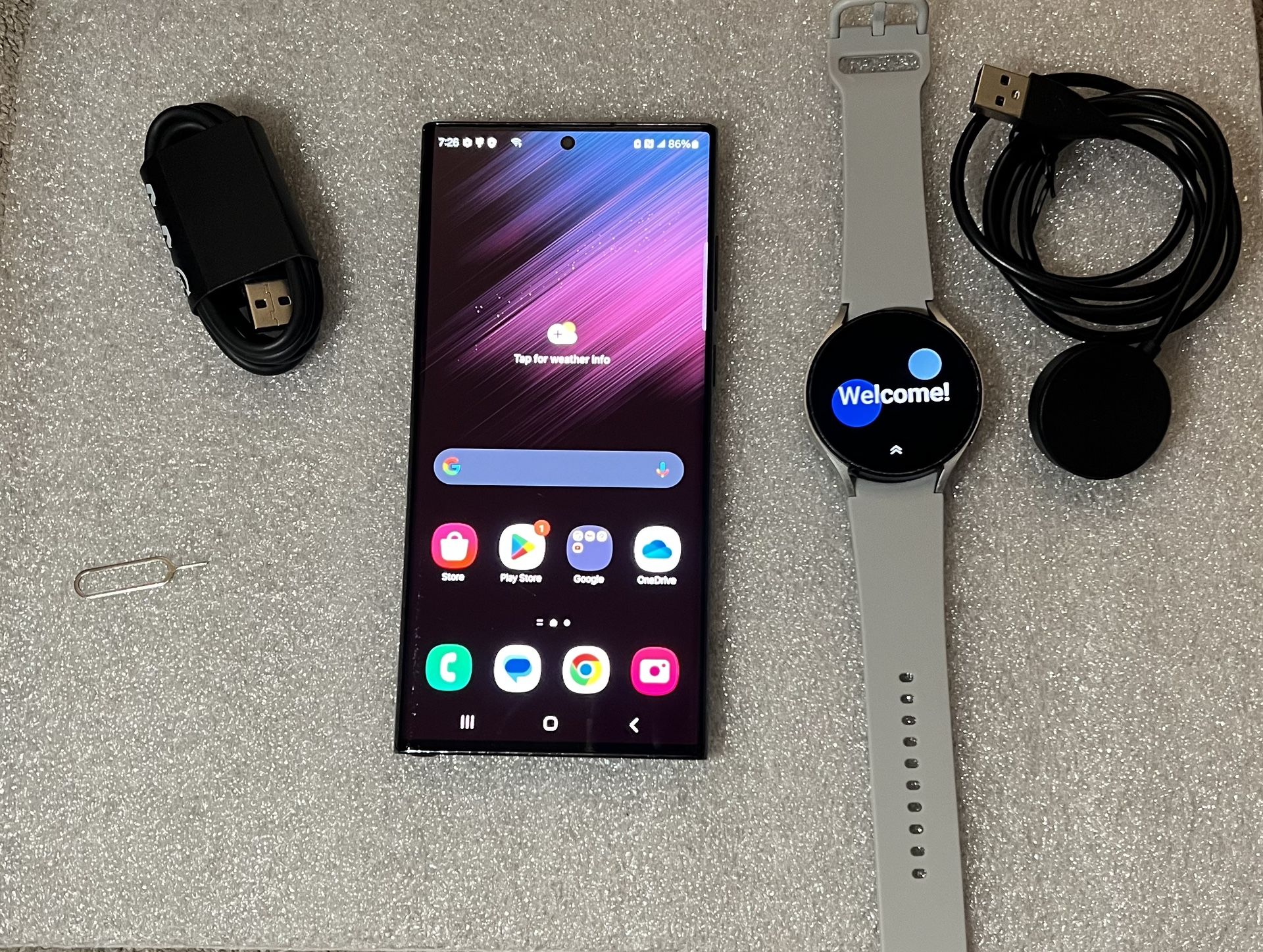 Samsung Galaxy S22 Ultra WITH SAMSUNG WATCH (carrier Unlocked)charger 128GB – or best offer