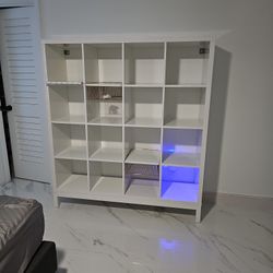 Ikea Shelving 4x4 (Glossy White)