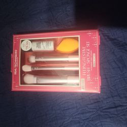 Real Techniques Brush