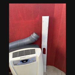 Delonghi Portable Air Conditioner 12000 BTU Complete Set Tested Works Perfectly when you come ill fully test it for you 