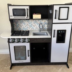 Melissa & Doug Play Kitchen Set