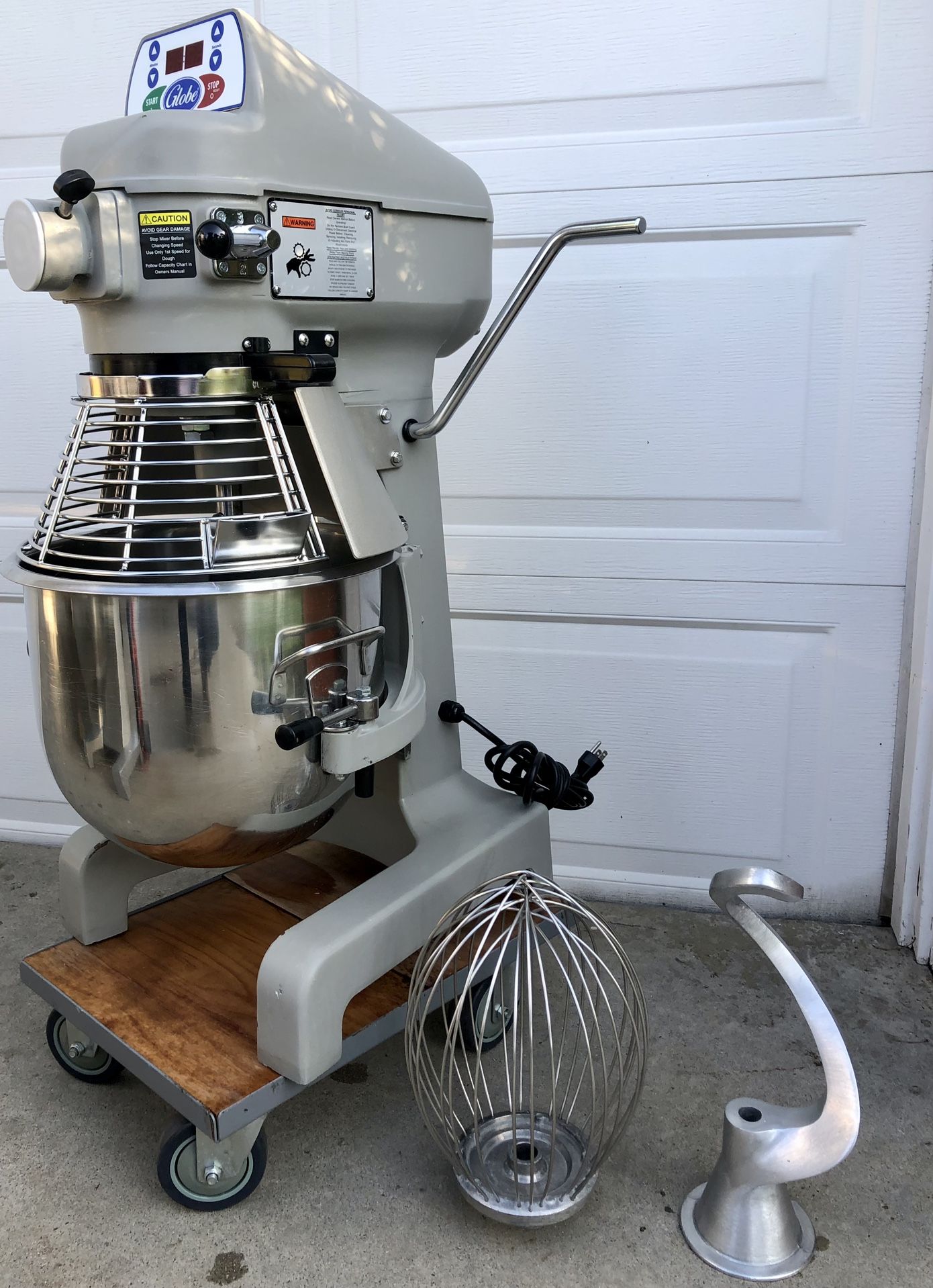 Globe Dough Mixer 20 qt.