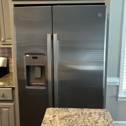 GE 25.1 CU. FT. FINGERPRINT RESISTANT SIDE-BY-SIDE REFRIGERATOR