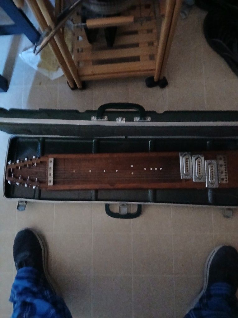 Homemade Steel Guitar. Led Paul Pickump.