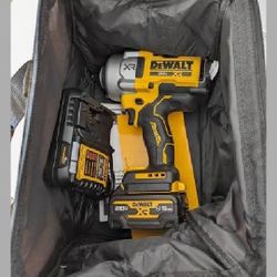 DEWALT 1/2 in. Drive 700 ft.-lb. Brushless 20V Max High Torque Impact Wrench Kit