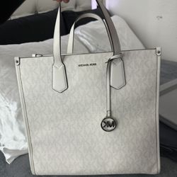 Micheal Kors Purse 