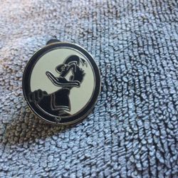 08' Disneys donald duck silouette hidden mickey pin