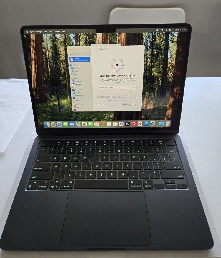 Macbook Air 13.6 M2 / 8GB Ram / 512GB SSD / Warranty 2025 / Battery 100% Cycle 7 /charger and Box