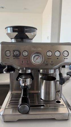 Breville Barista Express Espresso Machine — Excellent condition