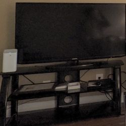 Samsung Smart TV 46” With Glass Stand