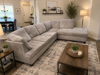Modern Oversized Gray Sectional 🔥 Spacious, Stylish & Comfortable – NEGOTIABLE 💰🔥