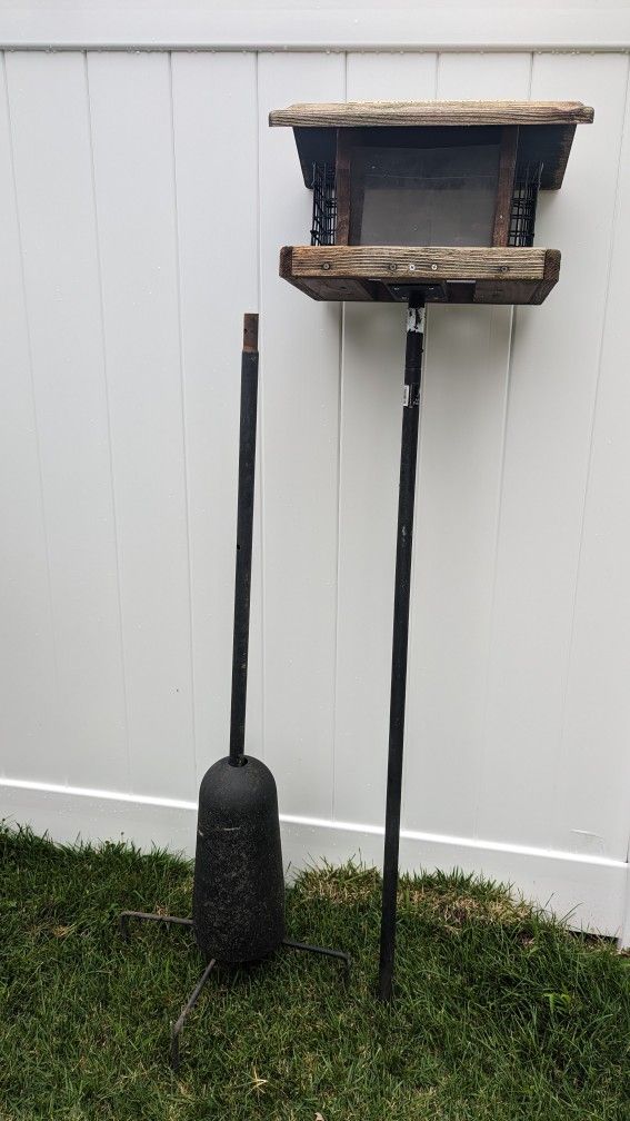Pole Mount Bird feeder