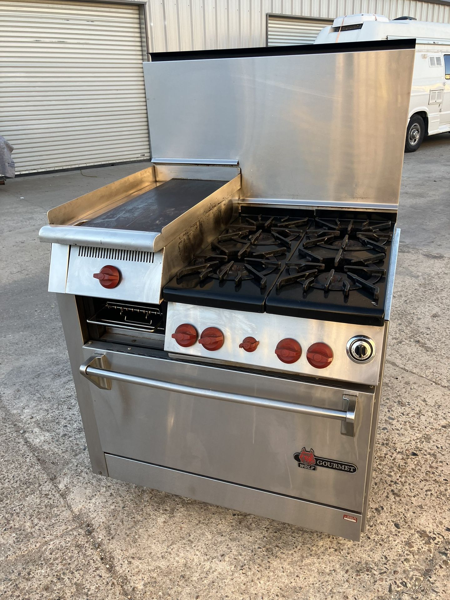 Wolf Gourmet range With Convection Oven