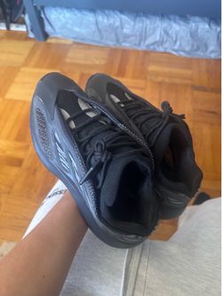 Yezzy 700 v3 9.5