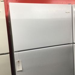 New Scratch And Dent Whirlpool 20 Cu Ft Top And Bottom Fridge. 1 year Warranty 