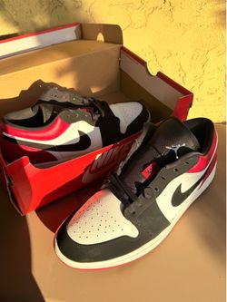Air Jordan 1 Low black toe