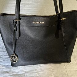 BLACK MICHAEL KORS PURSE