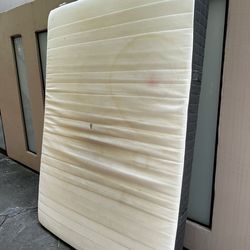 Free Mattress Queen / Full