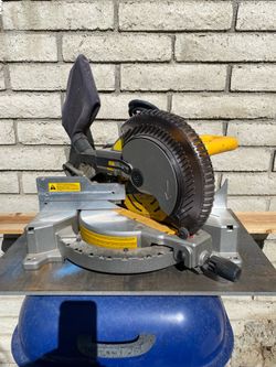 10 inch DeWalt chopsaw good condition 10 inch DeWalt chopsaw good condition